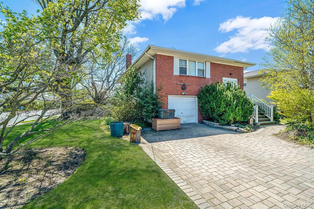 202 N Hickory Street, Massapequa