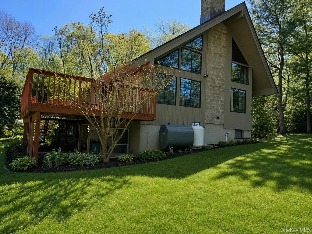 17 Sherwood Road, Cortlandt Manor
