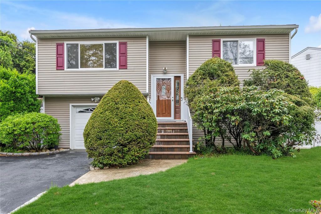 17 Horton Drive, South Huntington
