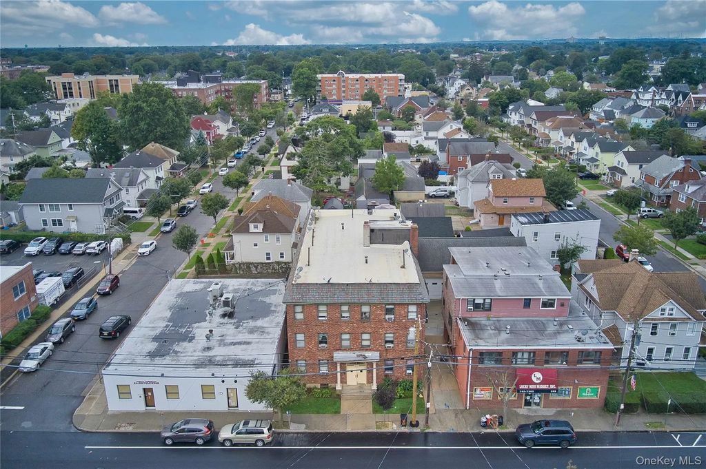 203 Willis Avenue, Mineola