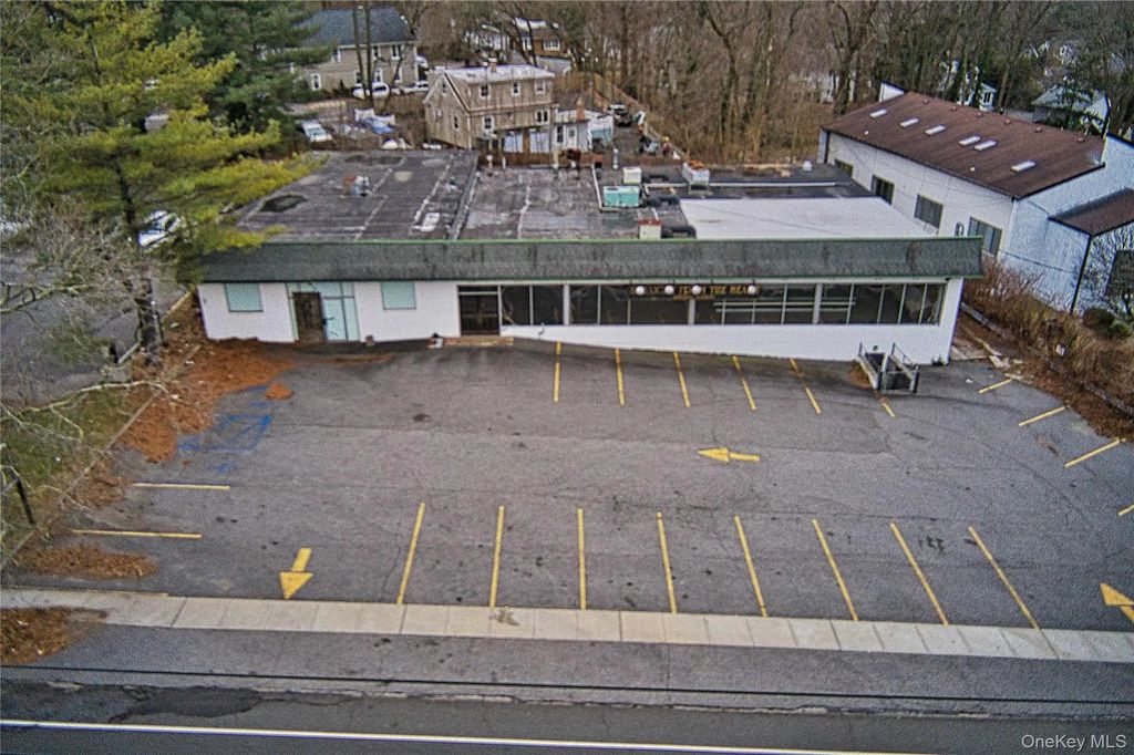 80 E Main Street, Huntington