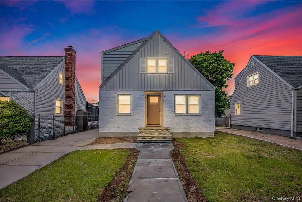 175 Dorchester Road, Garden City