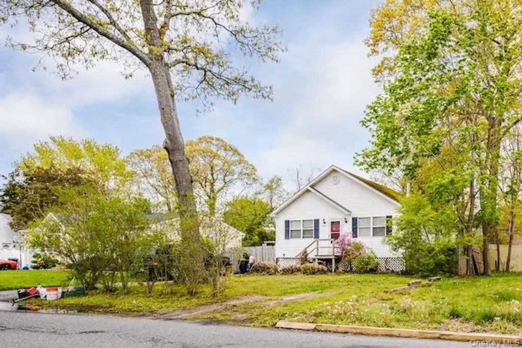 148 Wavecrest Drive, Mastic Beach