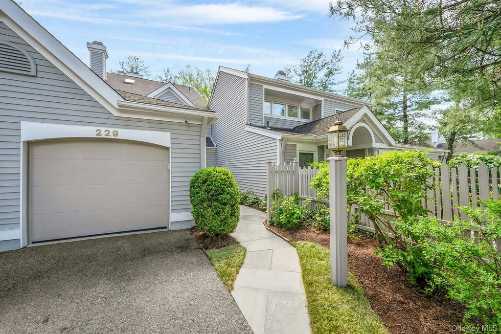 229 Boulder Ridge Road, Scarsdale