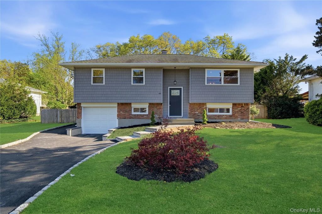49 Sandy Hollow Drive, Smithtown