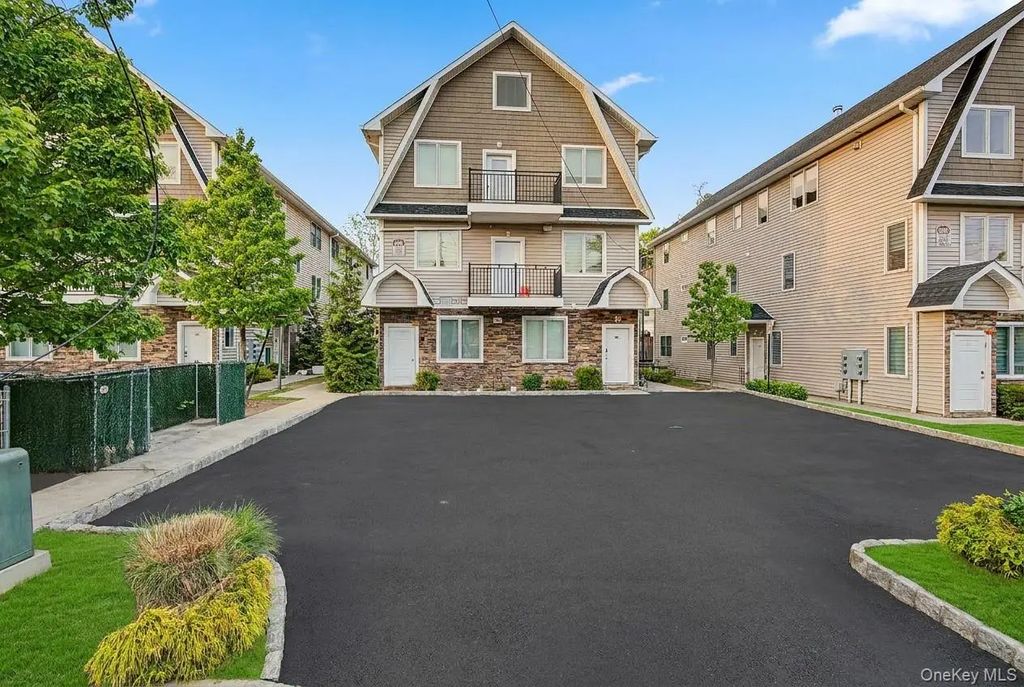 32 Herrick Avenue # 113, Spring Valley