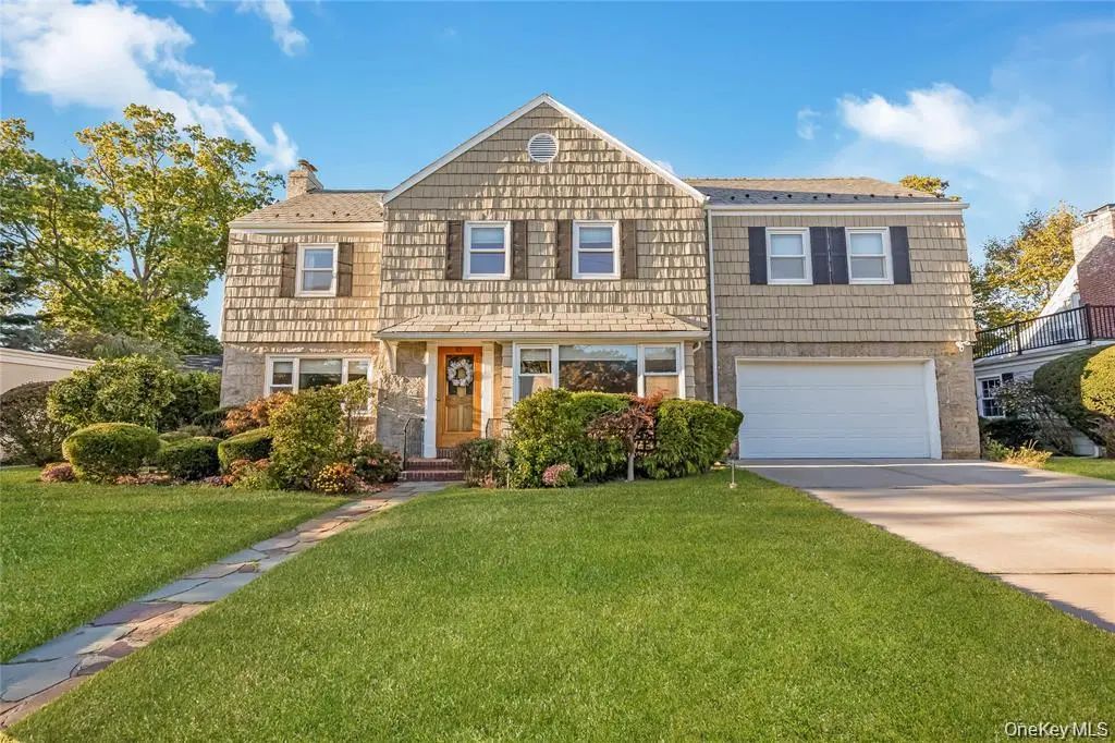 15 Combes Avenue, Rockville Centre