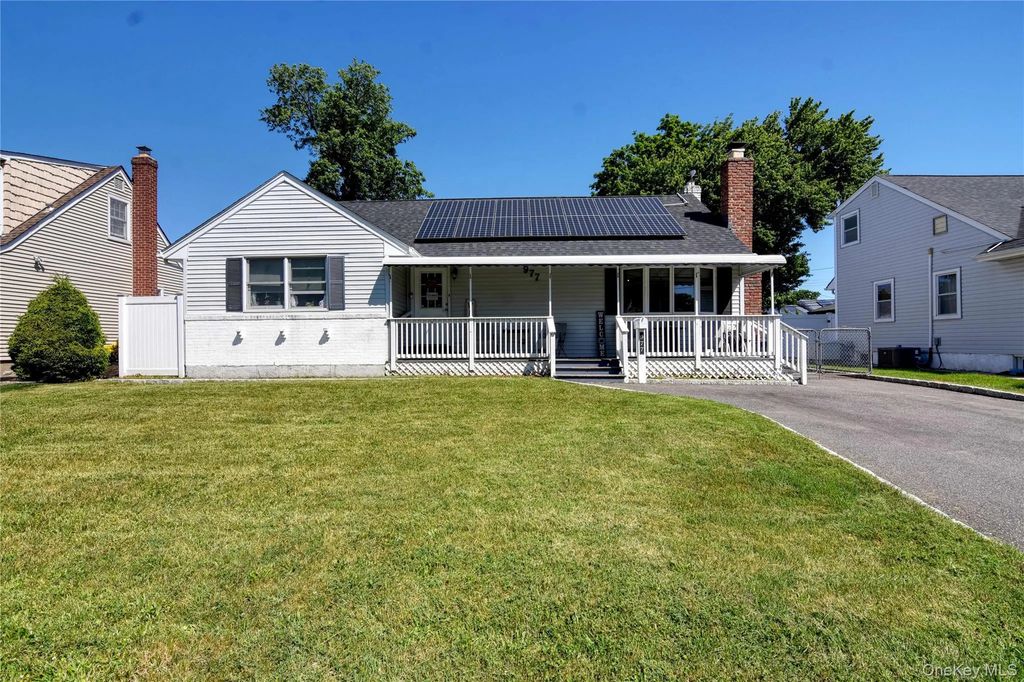 977 Brent Drive, Wantagh