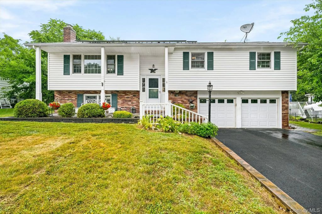 32 Clintonwood Drive, New Windsor