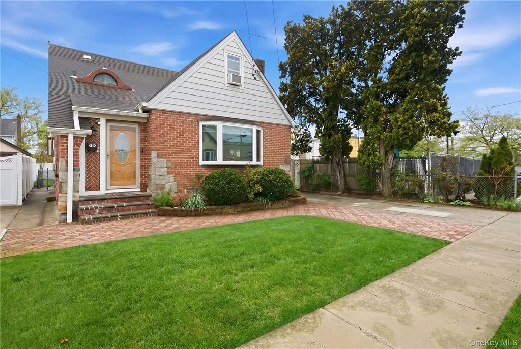 969 Gabriel Avenue, Franklin Square