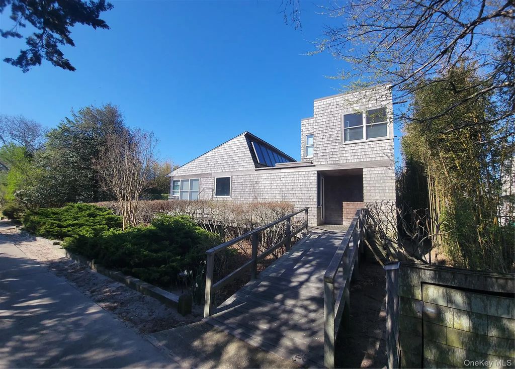 28 Oak Walk, Fair Harbor