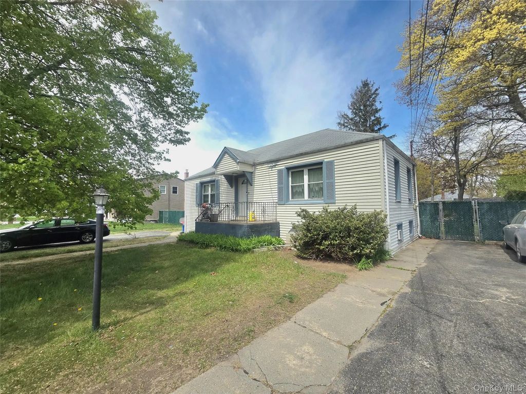 345 Boulder Street, Ronkonkoma