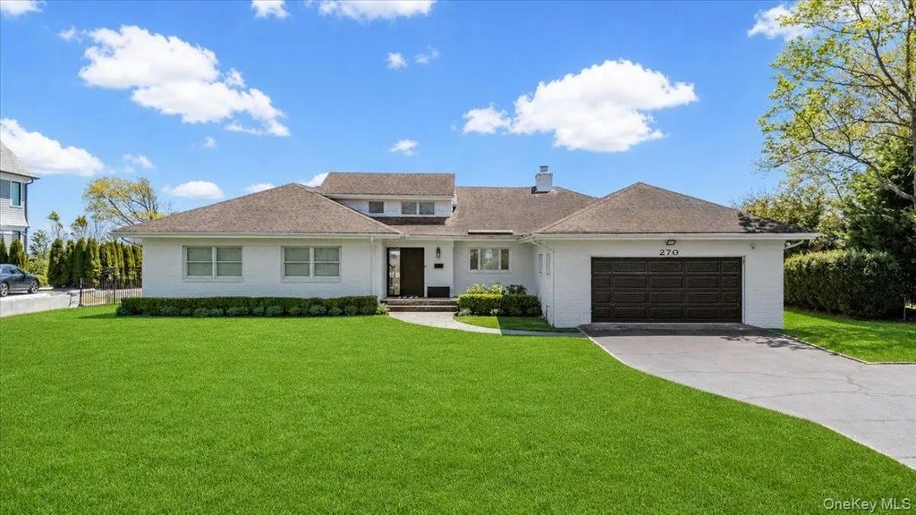 270 Dolphin Drive, Hewlett Neck