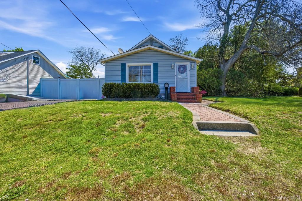 109 Grove Avenue, Patchogue