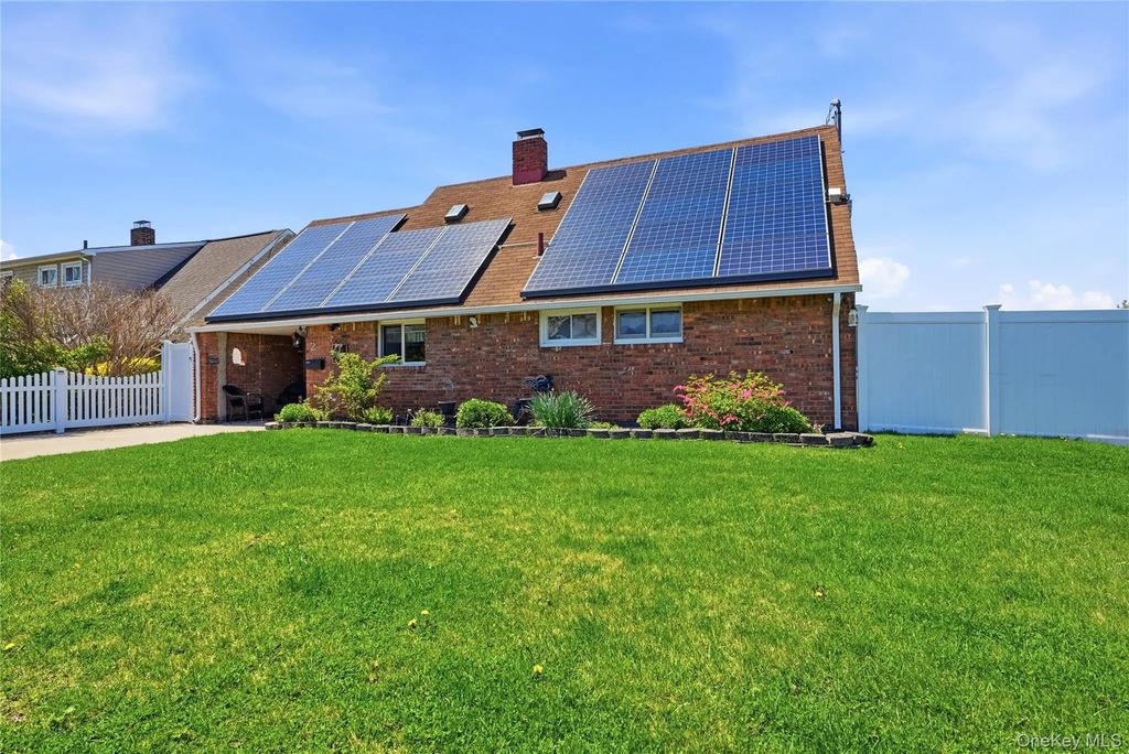 2 Tallow Lane, Levittown