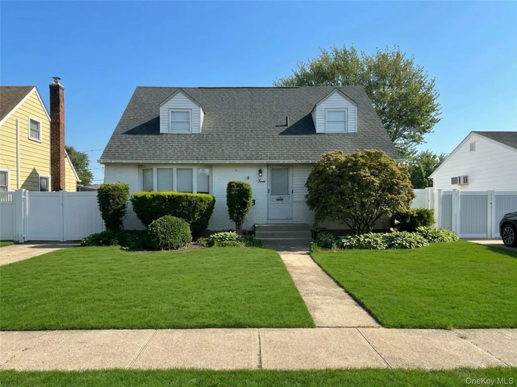 5 Amby Avenue, Plainview