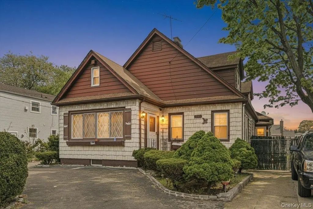 1033 N Fletcher Avenue, Valley Stream