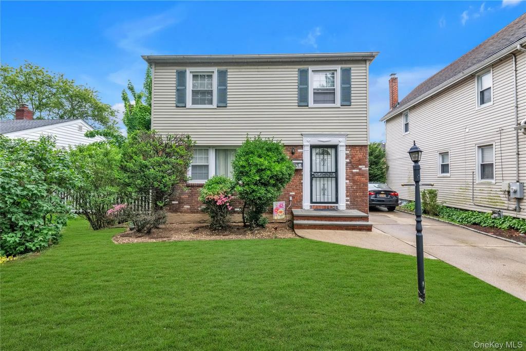 275 New Hyde Park Road, Garden City