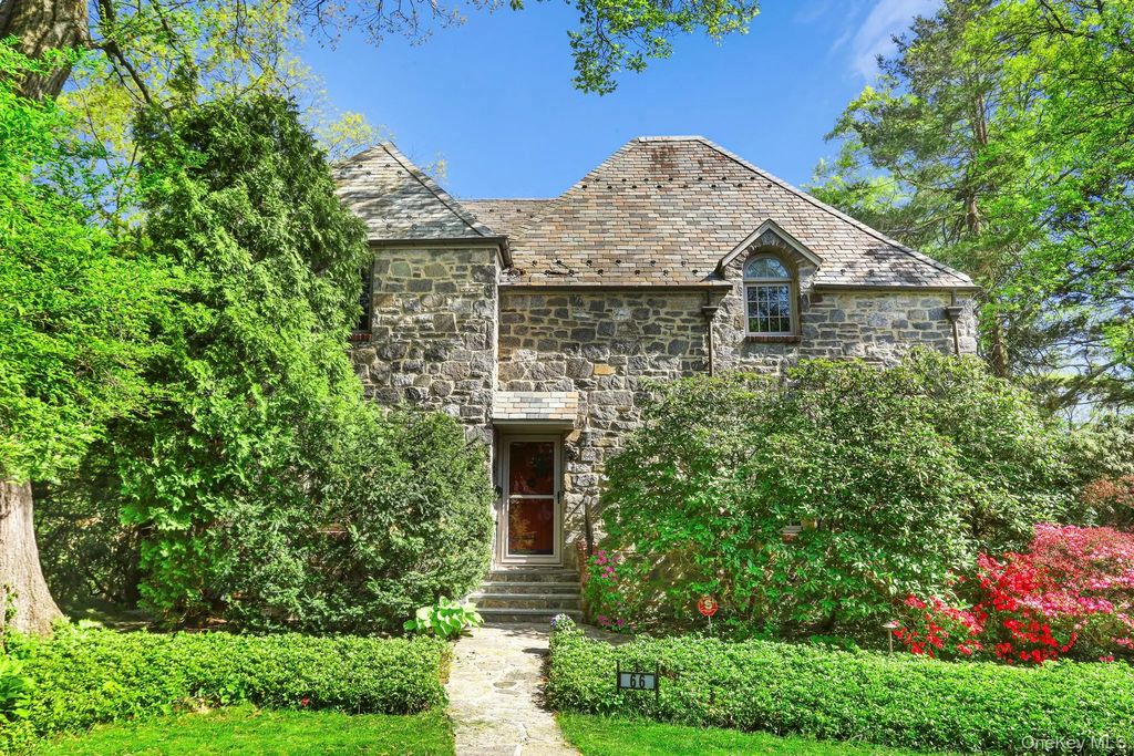 66 Caterson Terrace, Hartsdale
