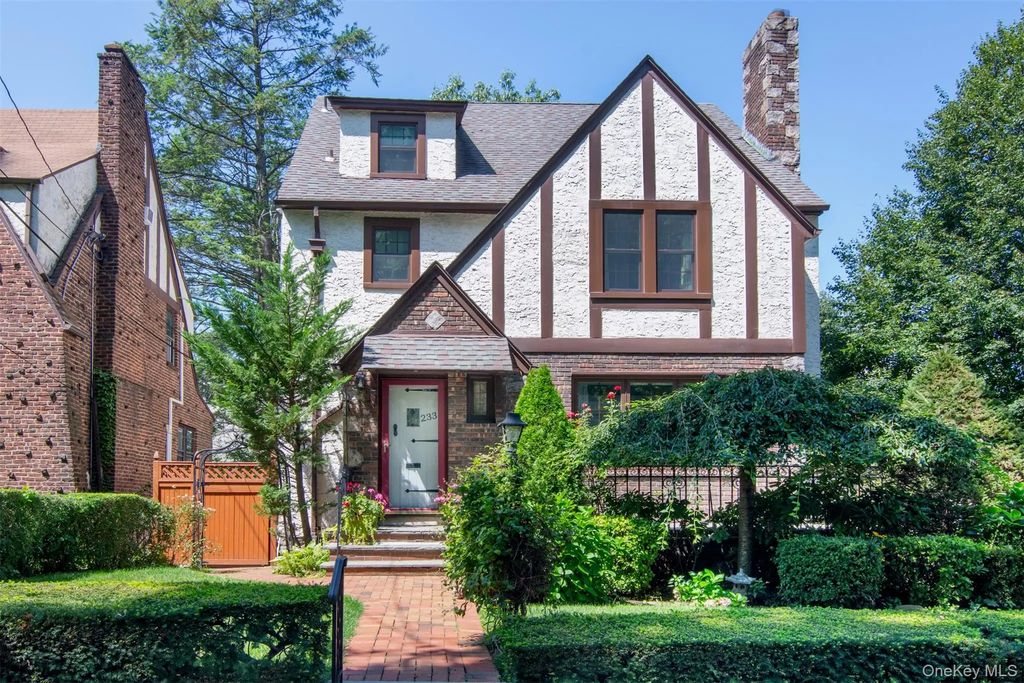 233 Kneeland Avenue, Yonkers