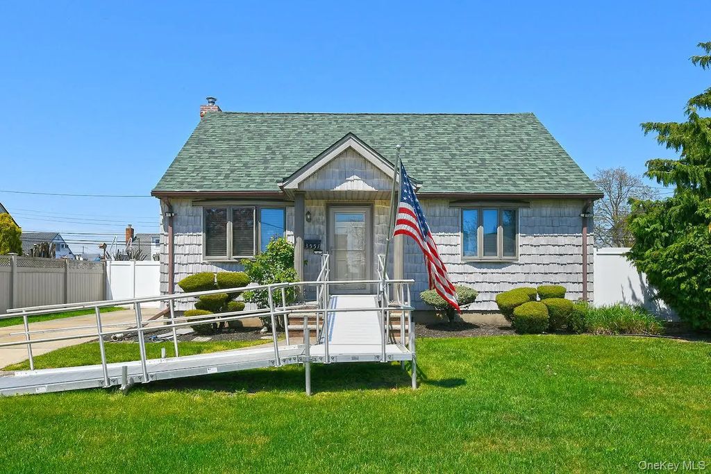 3551 Condor Road, Levittown