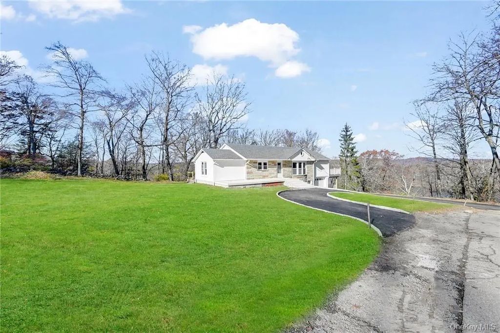 225 Hilltop Street, Mahopac