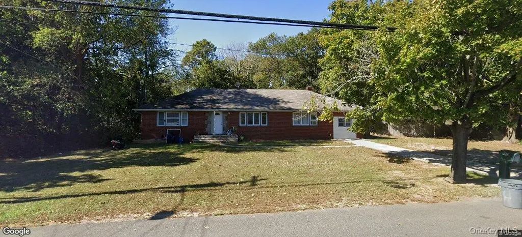 960 Ferndale Boulevard, Central Islip