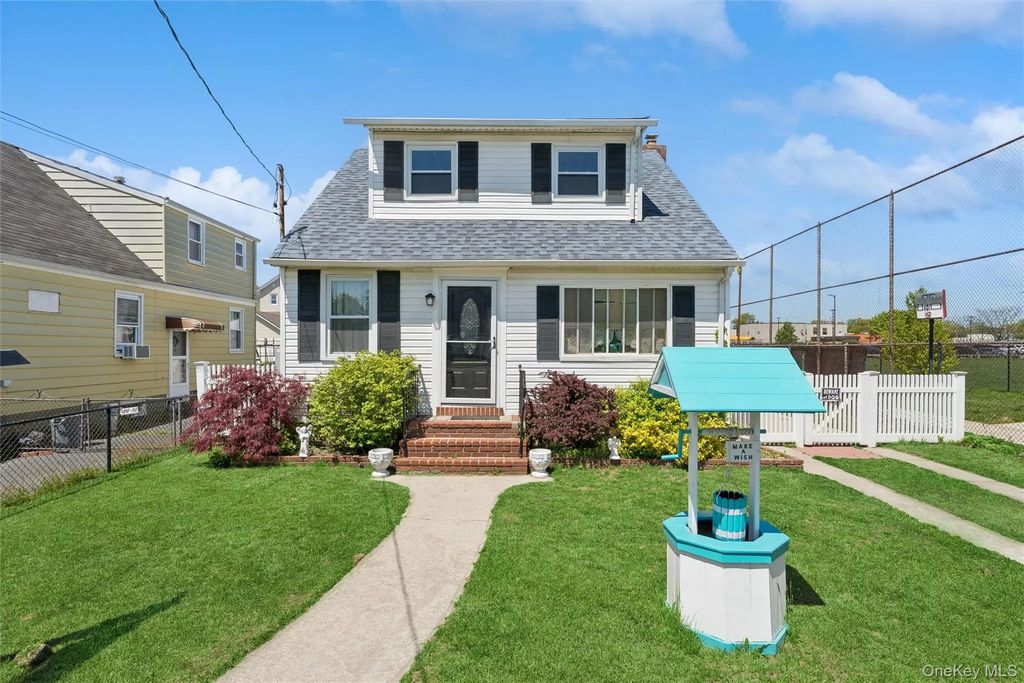 646 Benris Avenue, Franklin Square