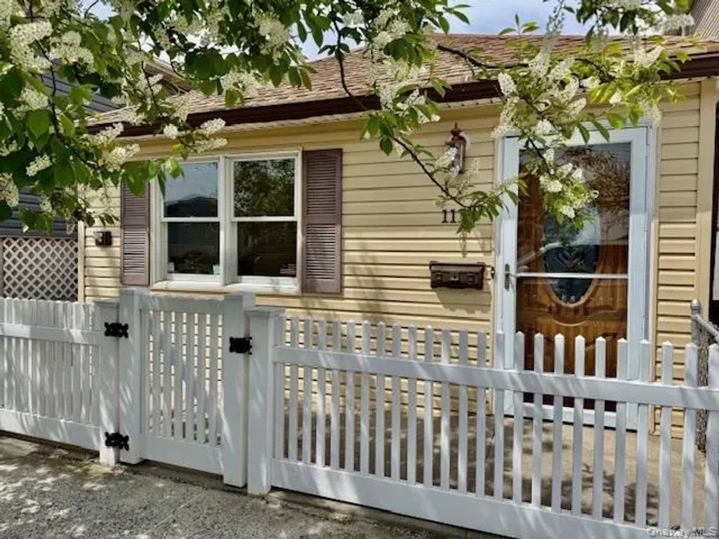1111 Cross Bay Boulevard, Broad Channel