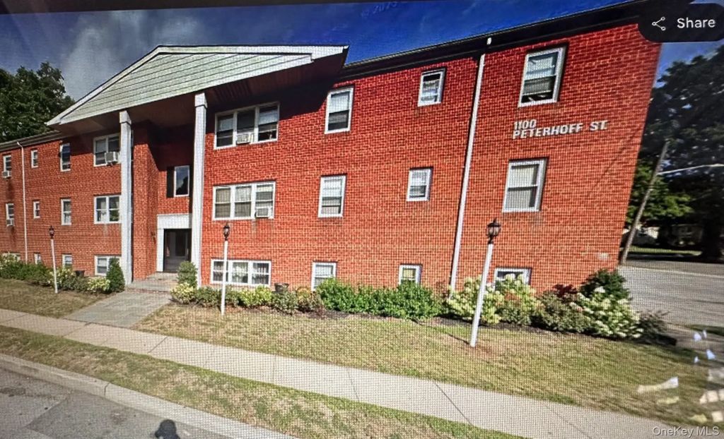 1100 Peterhoff Street A11, Valley Stream