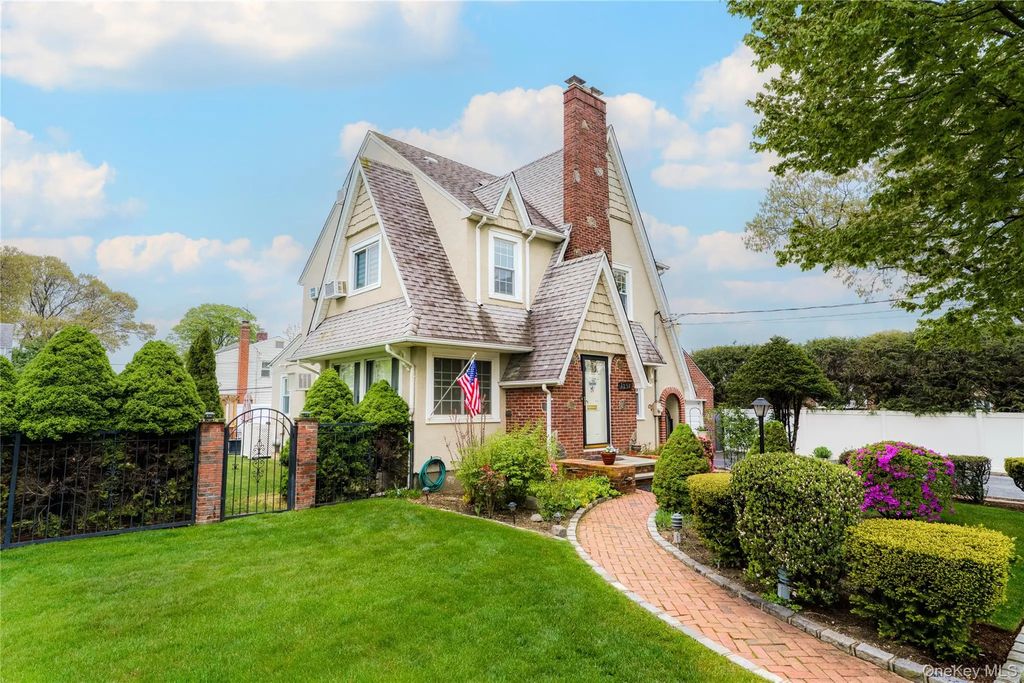 2258 2nd Street, East Meadow