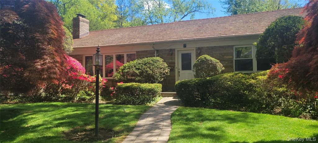 15 Somerset Drive S, Great Neck