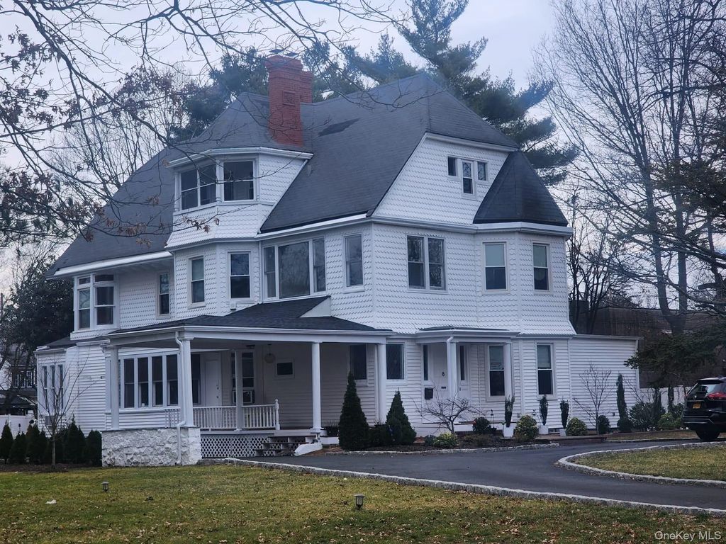 129 Hilton Avenue, Hempstead