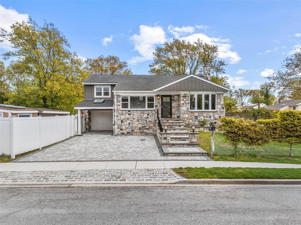 44 Bruce Lane, Westbury