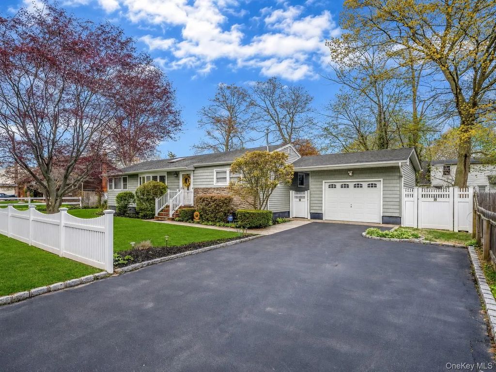 19 Cypress Lane, Shirley