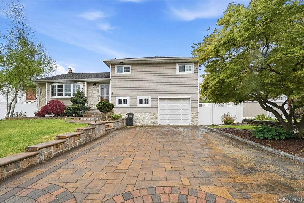 572 Benjamin Road, North Babylon