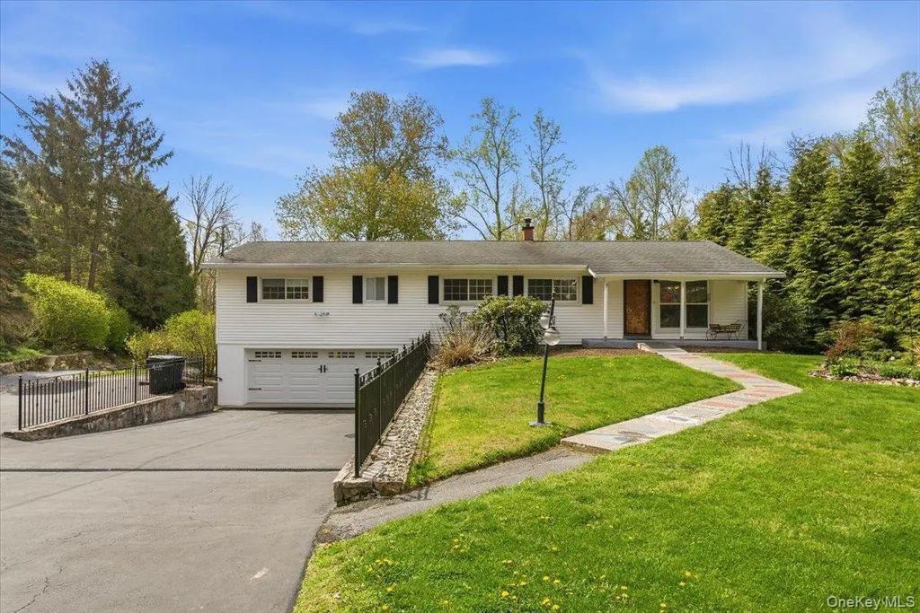 11 Lower Lake Road, Mahopac