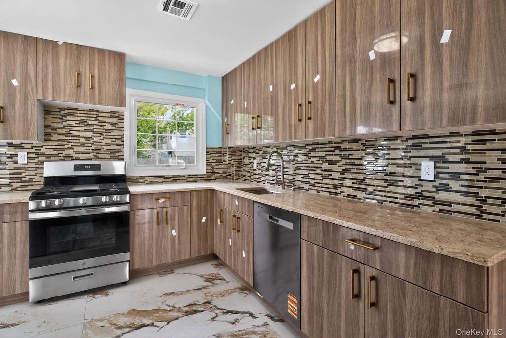 1524 Bowe Road, Valley Stream