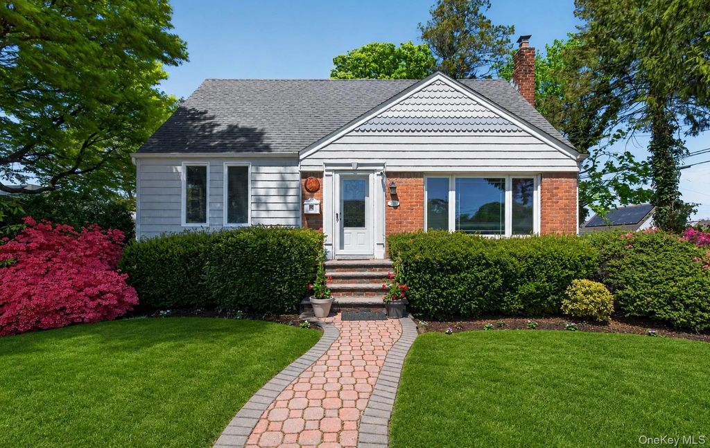 2021 Lincoln Avenue, East Meadow