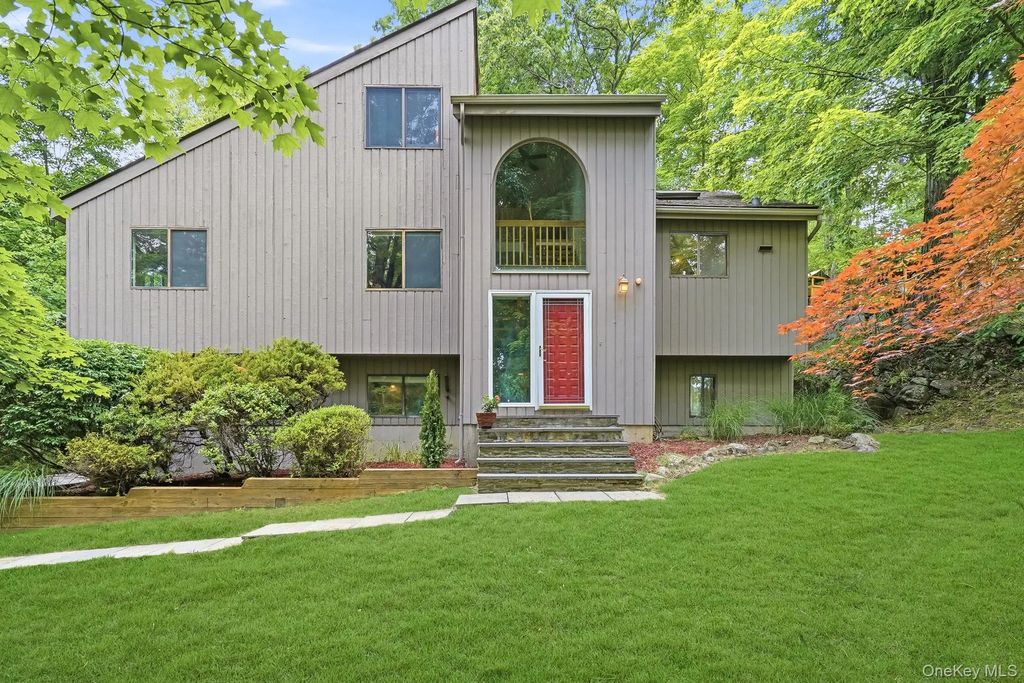 43 Powder Horn Road, Cortlandt Manor
