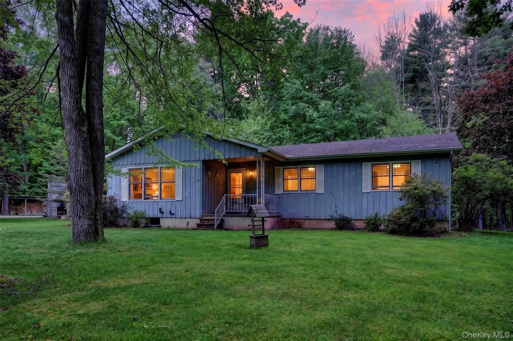 11 Fairway Drive, Highland Lake