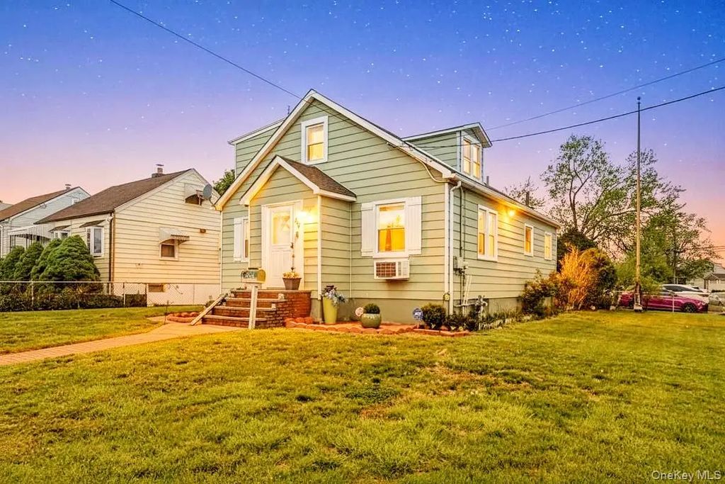 69 Nottingham Avenue, Valley Stream