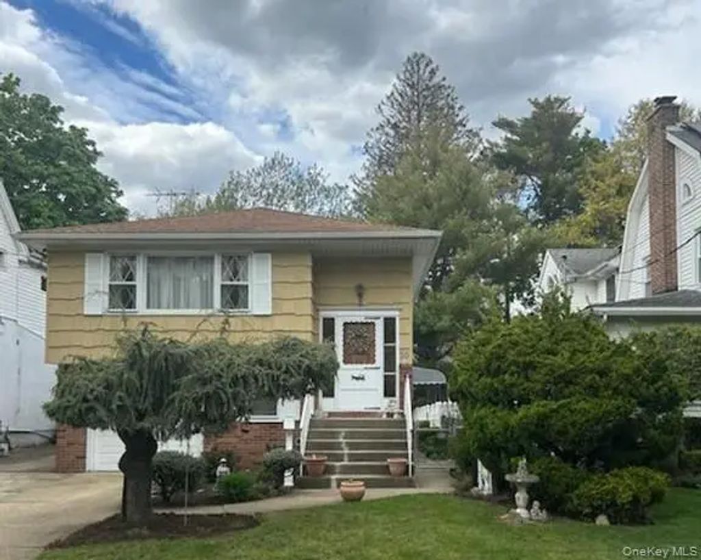 30 Malverne Avenue, Malverne
