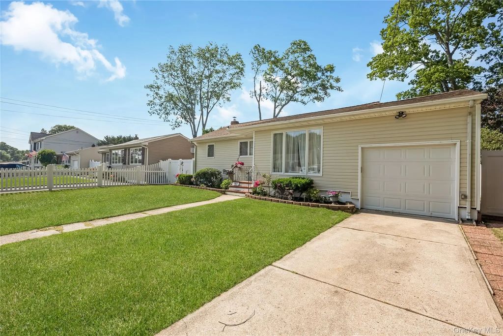 787 Frankford Road, West Babylon