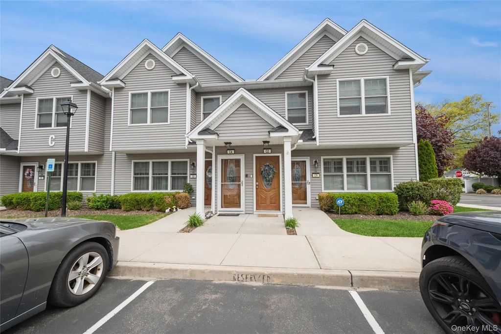 608 Carman Avenue # C2, Westbury