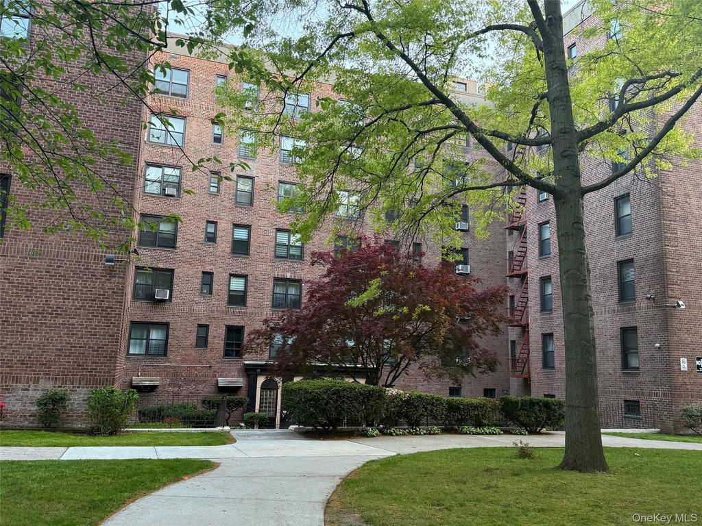 83-85 Woodhaven Boulevard # 2e, Woodhaven