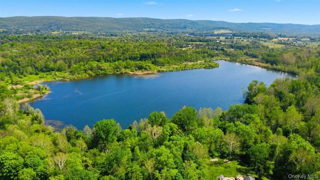 213 Greenhaven Road, Poughquag