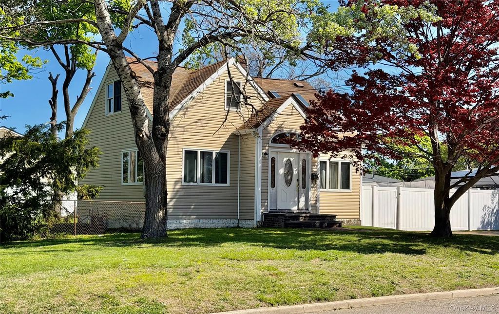 51 Weston Avenue, Deer Park