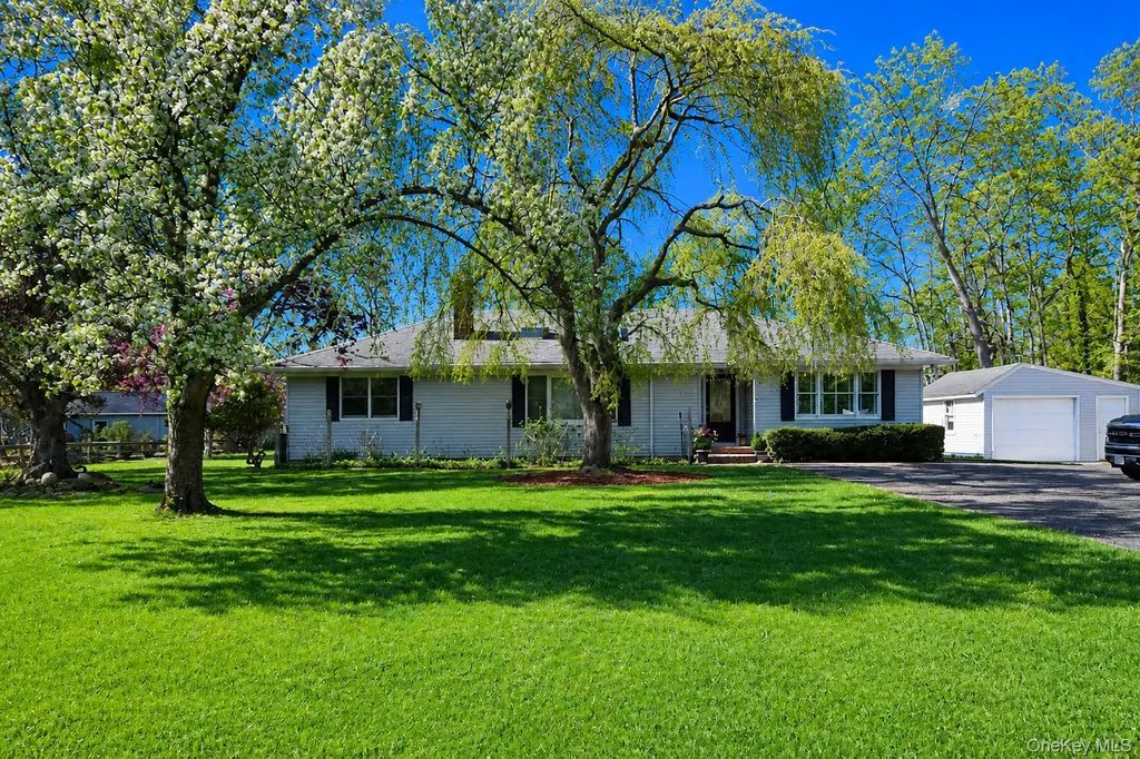 5 Stillwood Road, Brookhaven