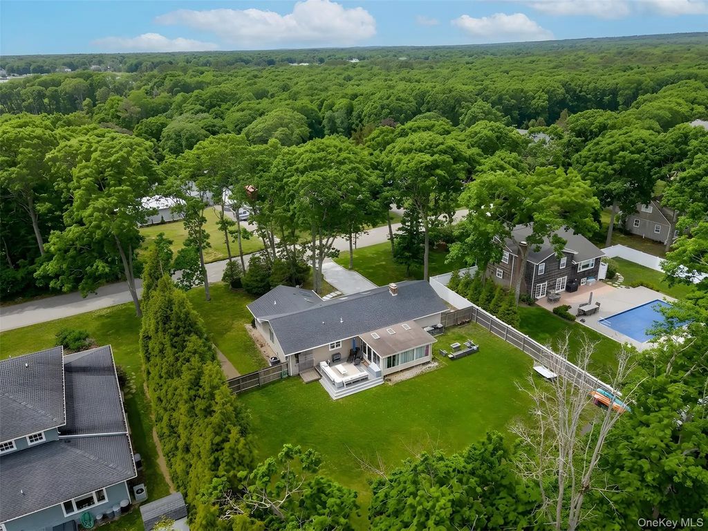 27 Canvasback Lane, East Quogue
